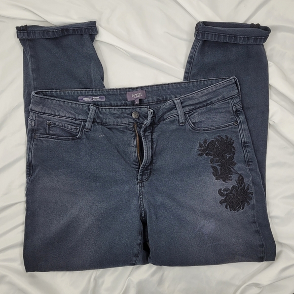 Relaxed Boyfriend Fit Jessica Jeans - Picture 1 of 4